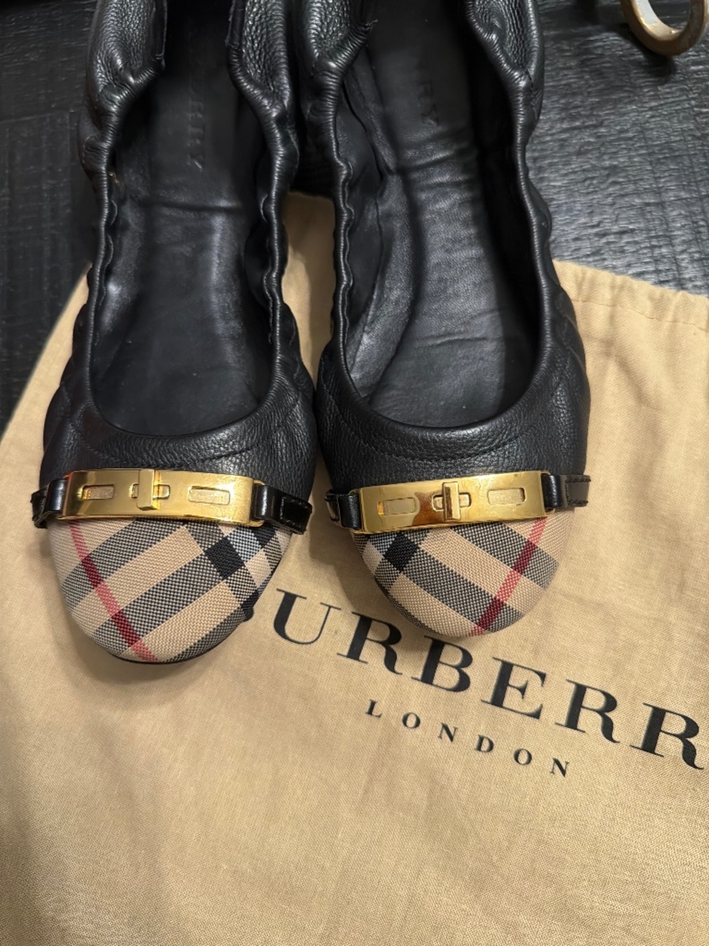 Burberry women flat shoes